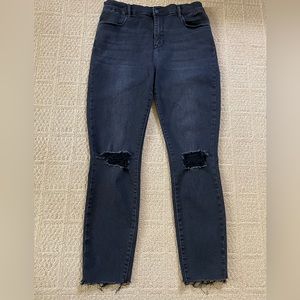 Woman’s PacSun Black Distressed Knee Jeans Size 30